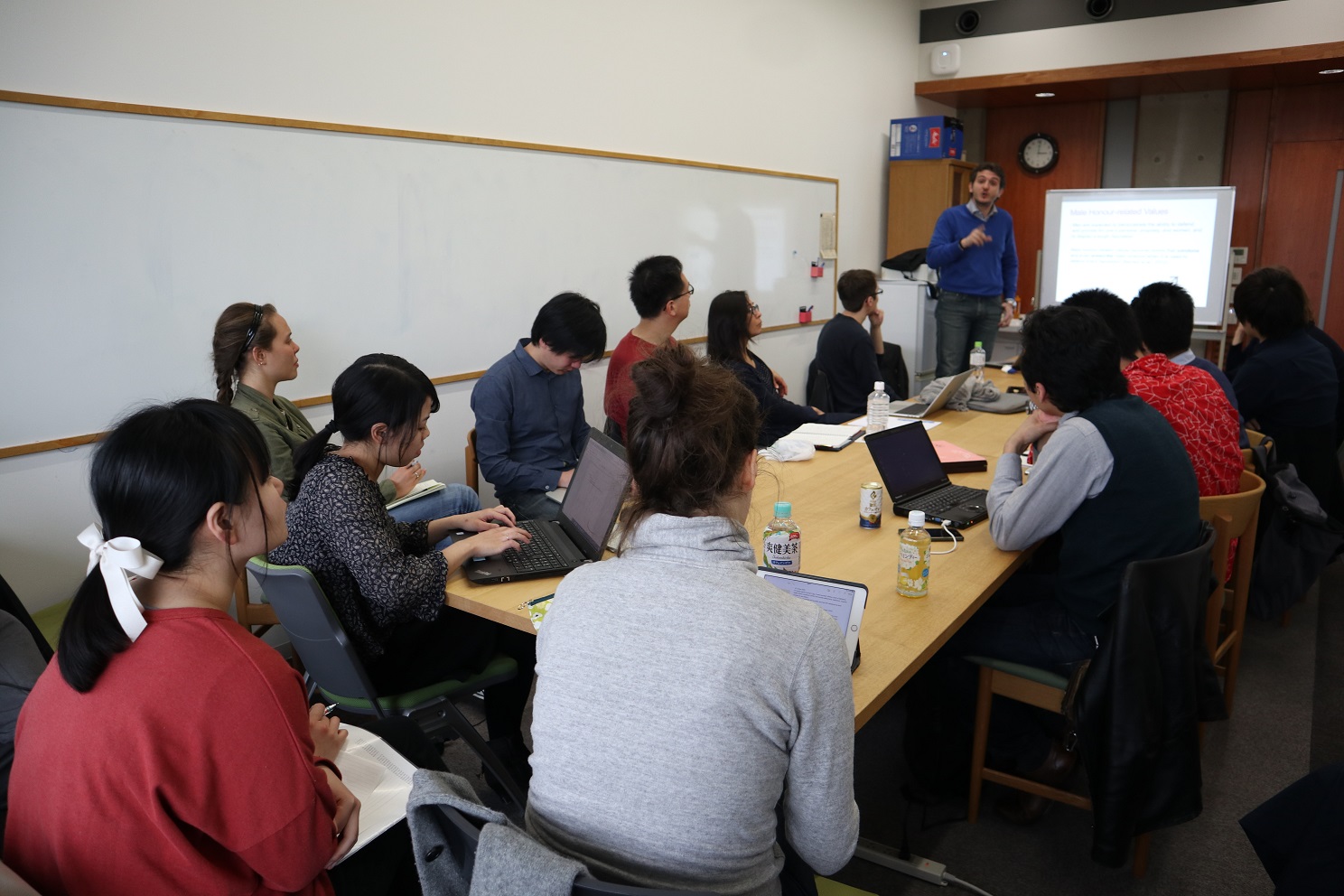 イギリス・ケント大学・香港中文大学のジョバンニ・タラバグリノ助教が内田由紀子准教授の研究室にて講演を行いました